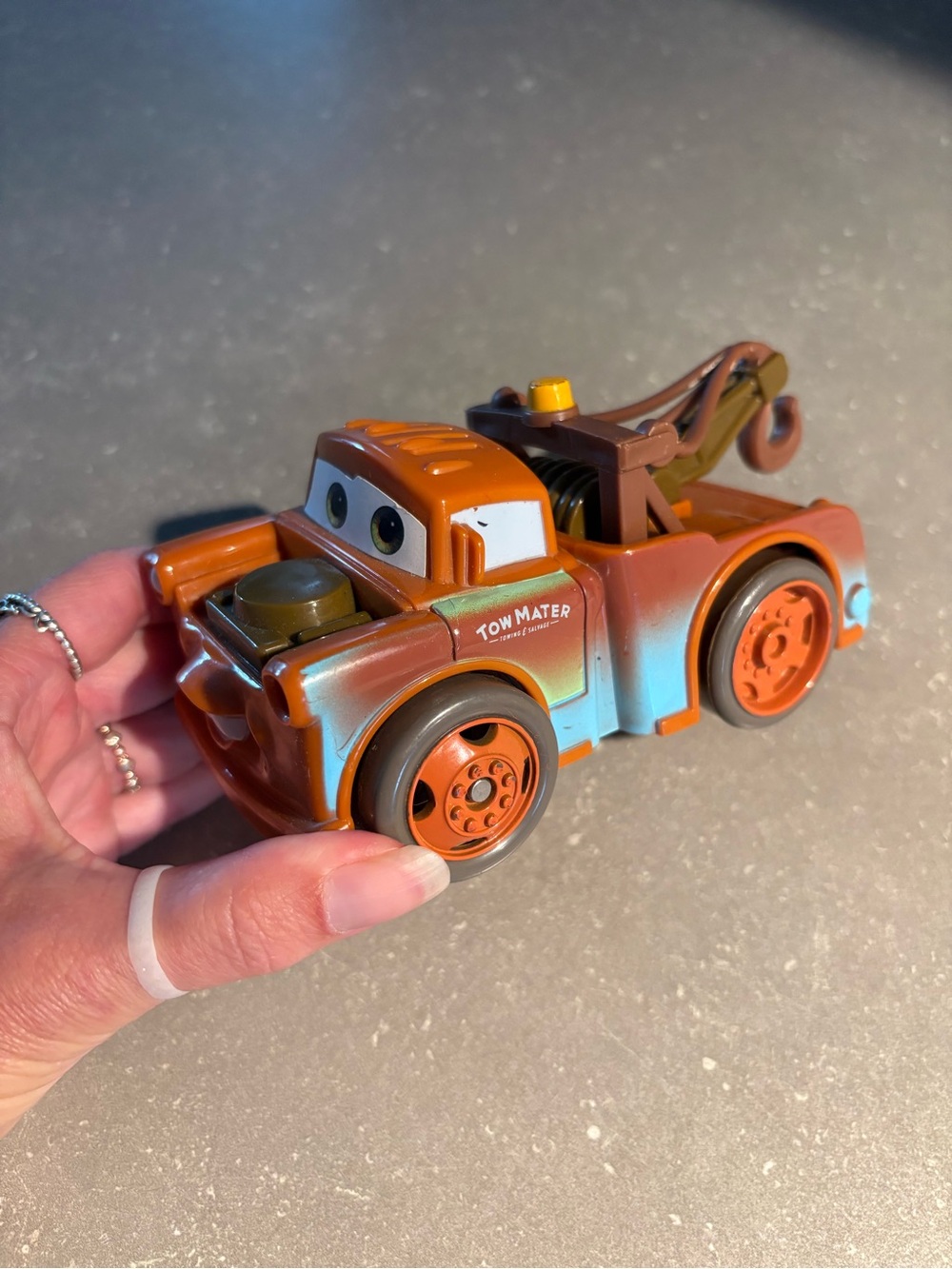 Disney Pixar Cars 2005 Mattel Tow Mater Shake N Go Toy